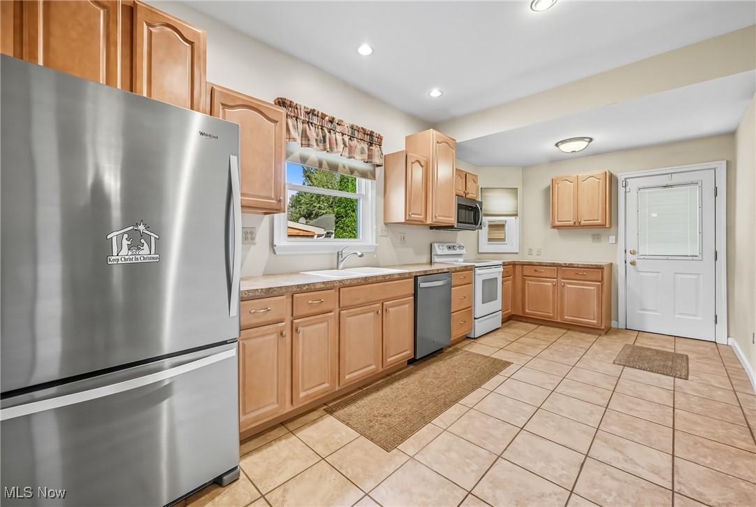 210 Fairmount Avenue NE Warren OH 44483