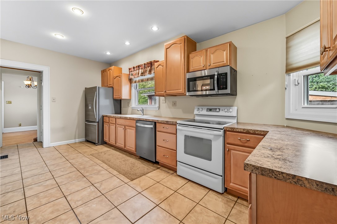 210 Fairmount Avenue NE Warren OH 44483