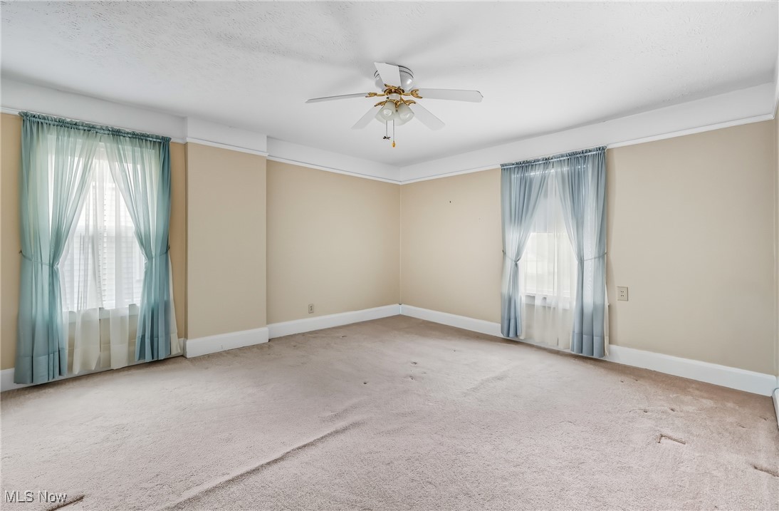 210 Fairmount Avenue NE Warren OH 44483