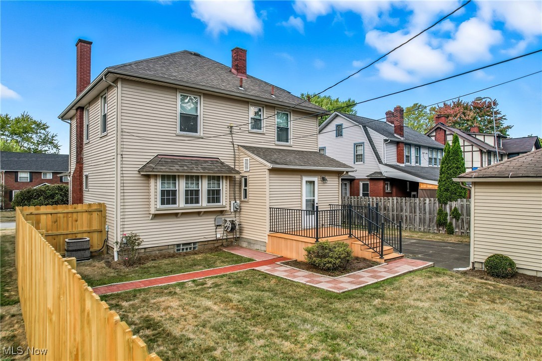 210 Fairmount Avenue NE Warren OH 44483