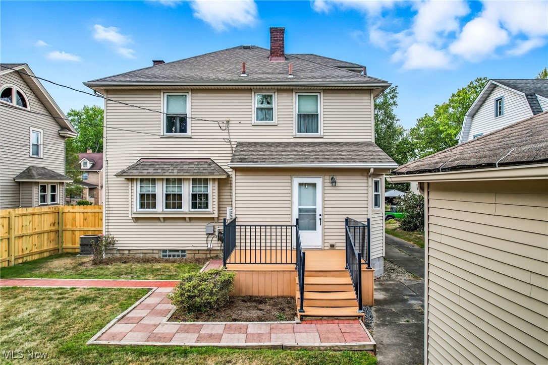 210 Fairmount Avenue NE Warren OH 44483