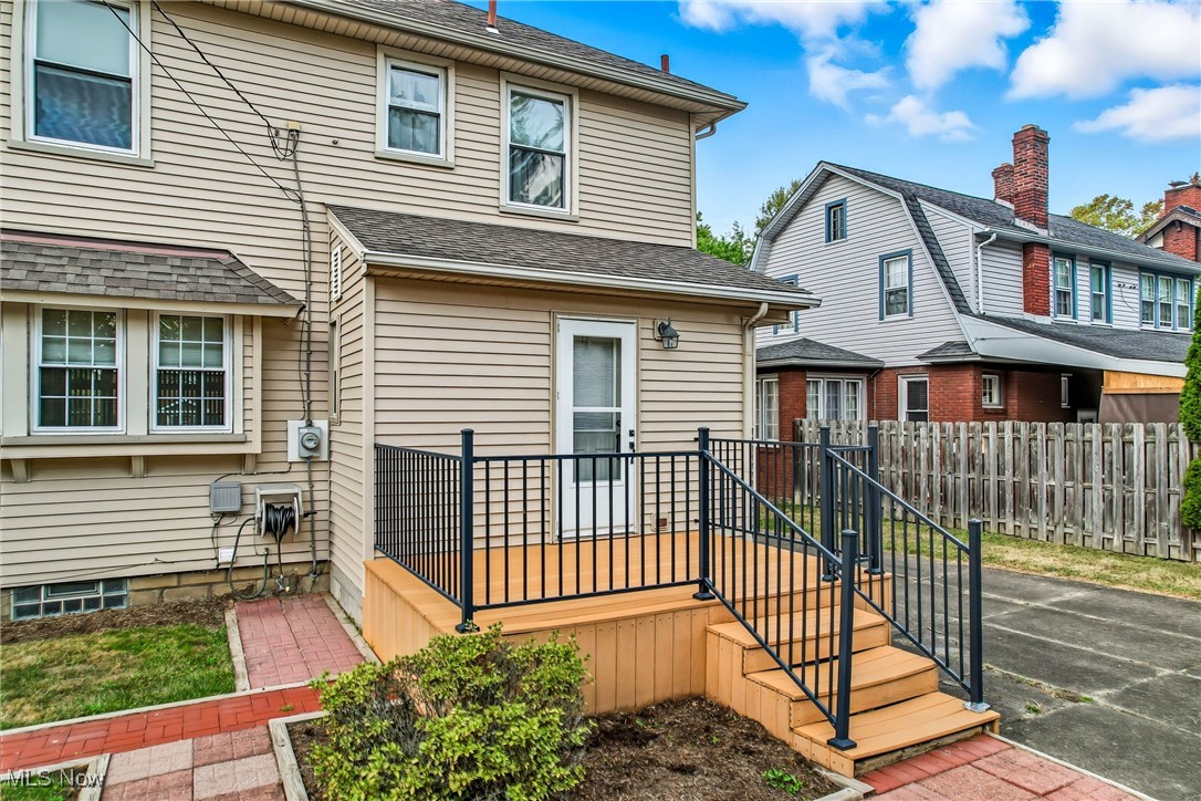 210 Fairmount Avenue NE Warren OH 44483