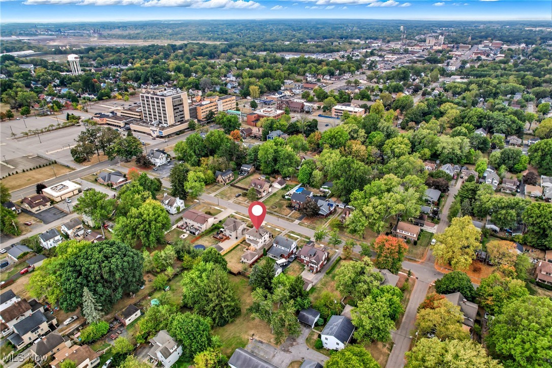 210 Fairmount Avenue NE Warren OH 44483