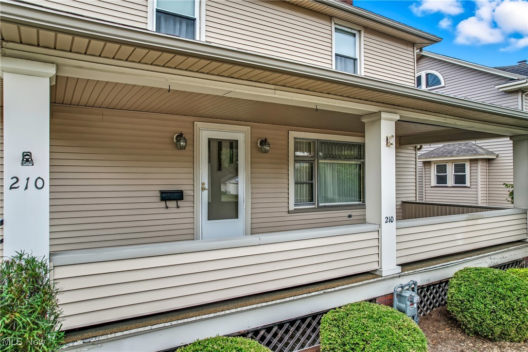 210 Fairmount Avenue NE Warren OH 44483