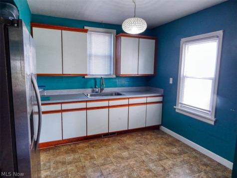 7432 Outlook Avenue Brooklyn OH 44144