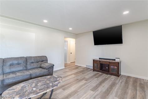 2810 Utica Avenue Lorain OH 44052