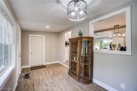 15466 Lakeshore Drive Burton OH 44021