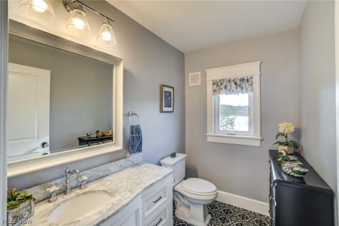 15466 Lakeshore Drive Burton OH 44021