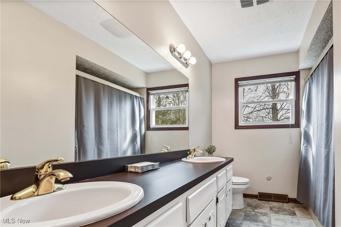 3984 Deepwoods Way North Olmsted OH 44070