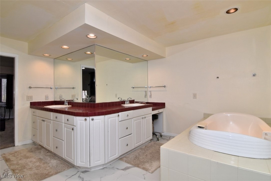 682 Arbor Way Aurora OH 44202