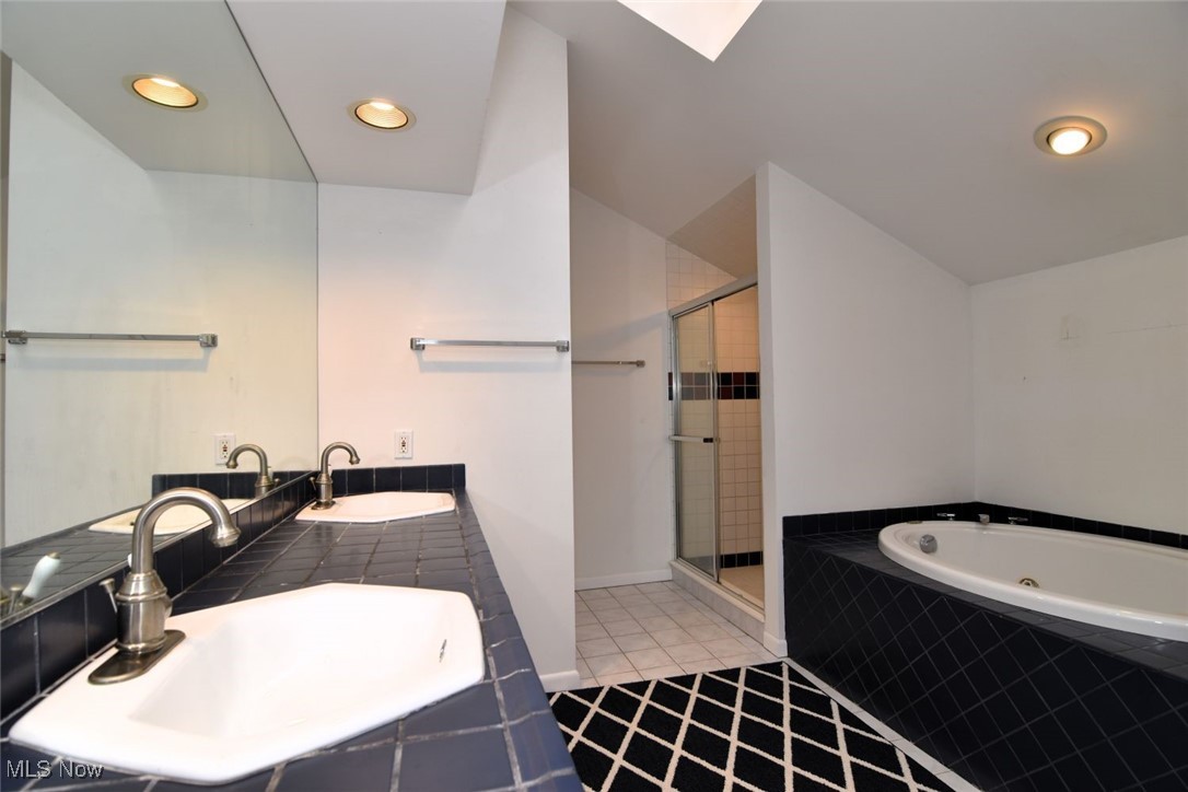 682 Arbor Way Aurora OH 44202