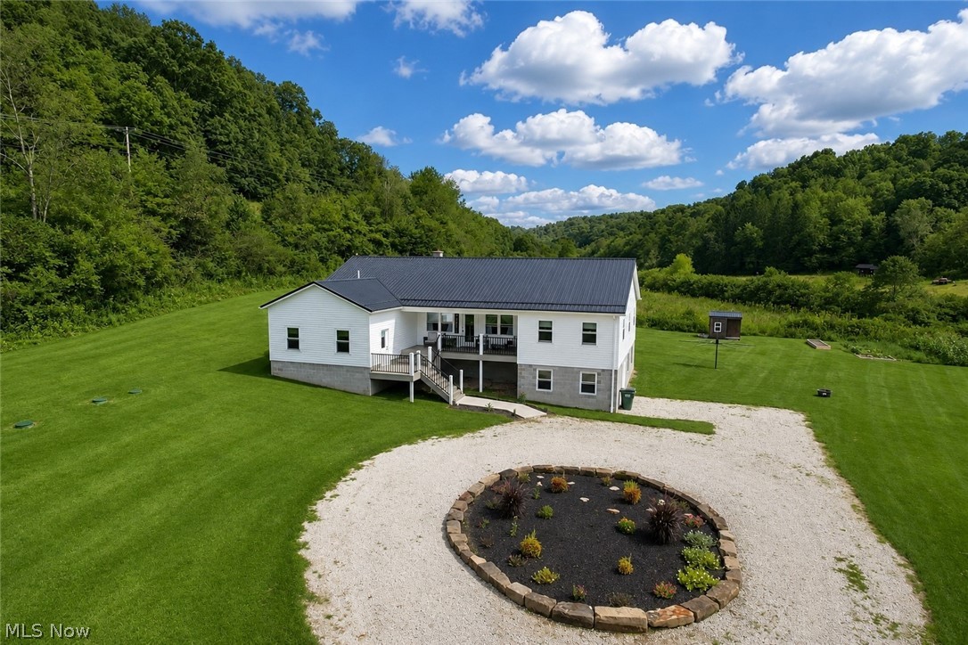 8251 Bay Road SE Carrollton OH 44615