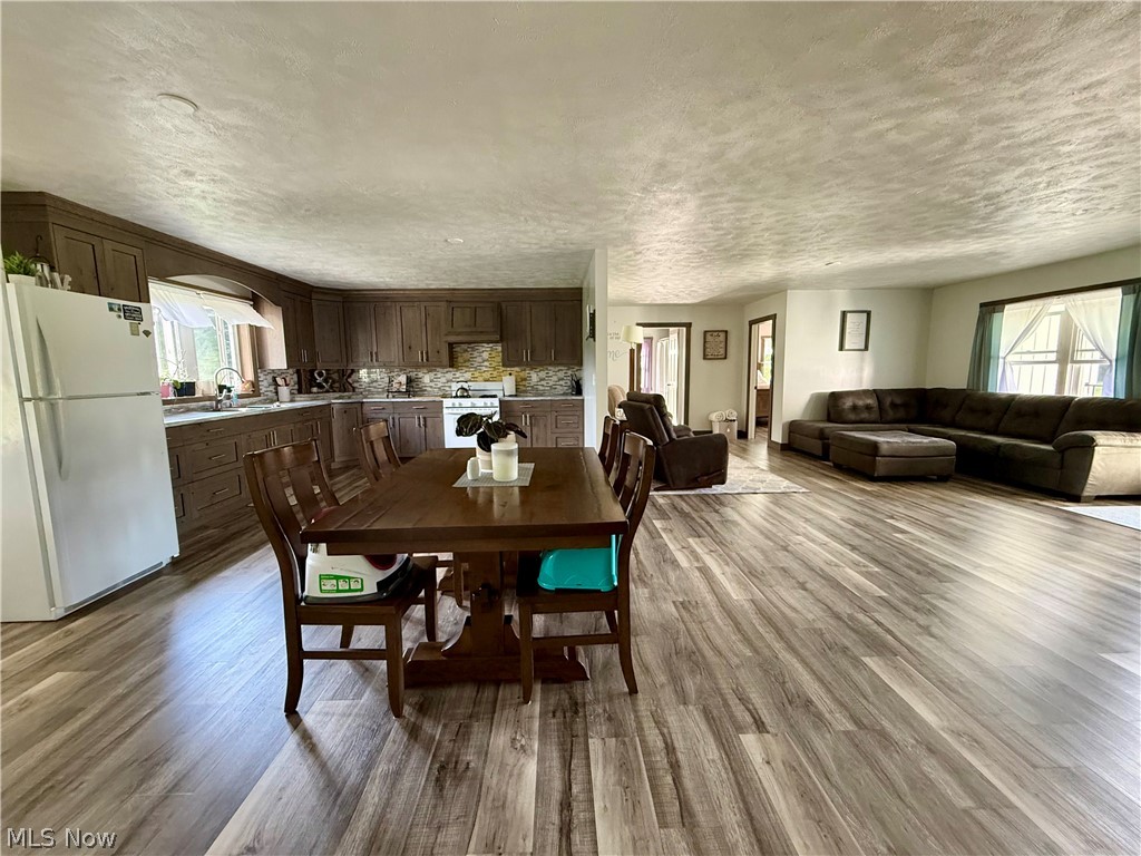 8251 Bay Road SE Carrollton OH 44615