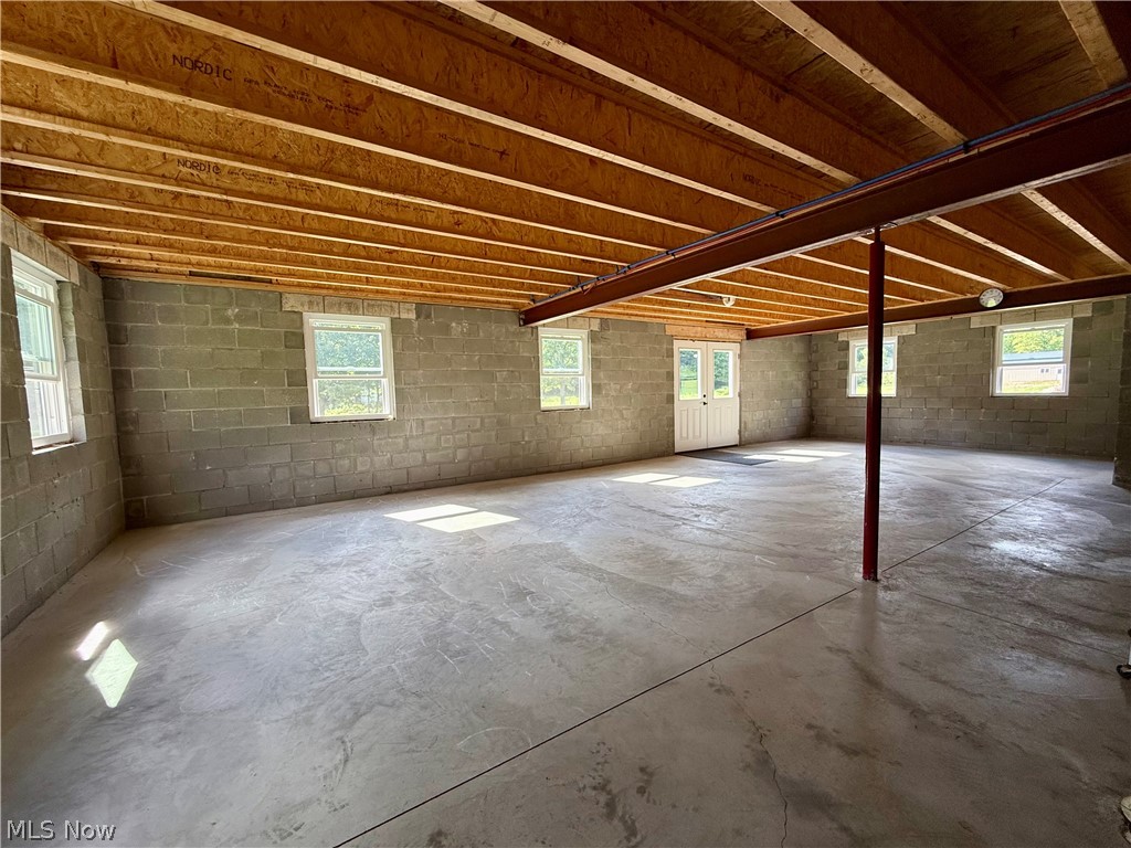 8251 Bay Road SE Carrollton OH 44615