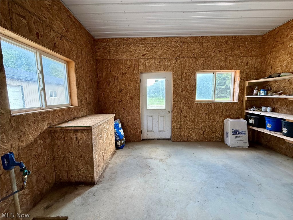 8251 Bay Road SE Carrollton OH 44615