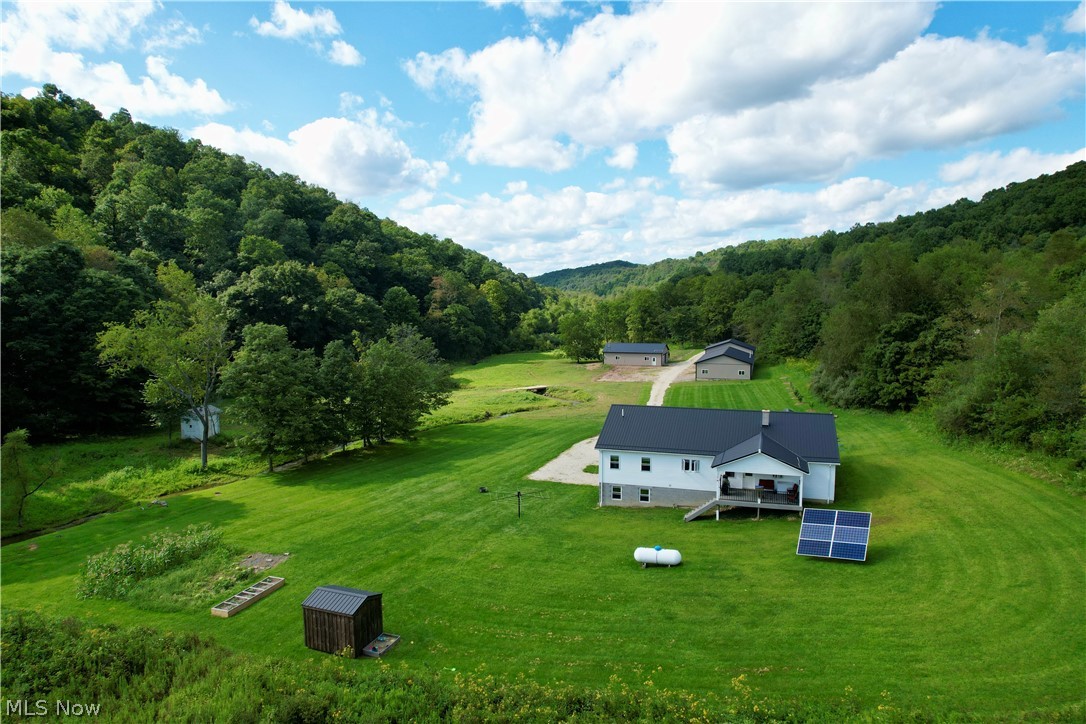 8251 Bay Road SE Carrollton OH 44615