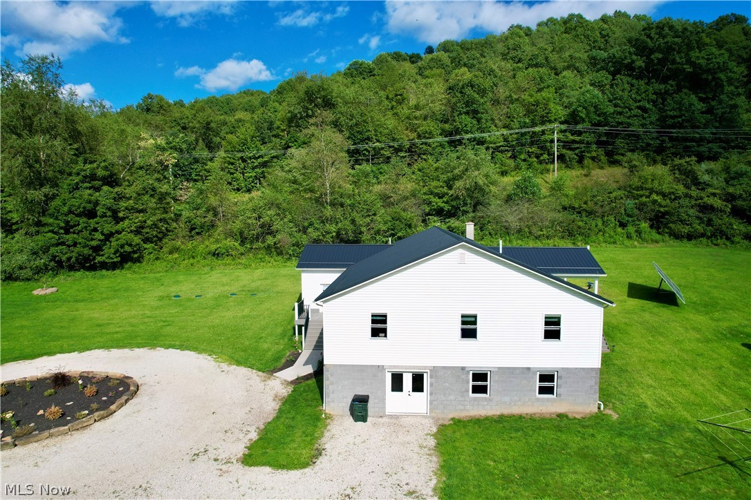 8251 Bay Road SE Carrollton OH 44615