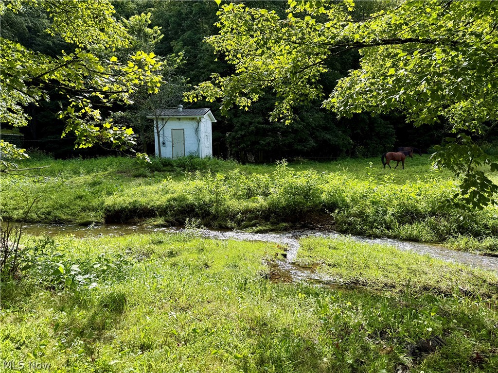 8251 Bay Road SE Carrollton OH 44615