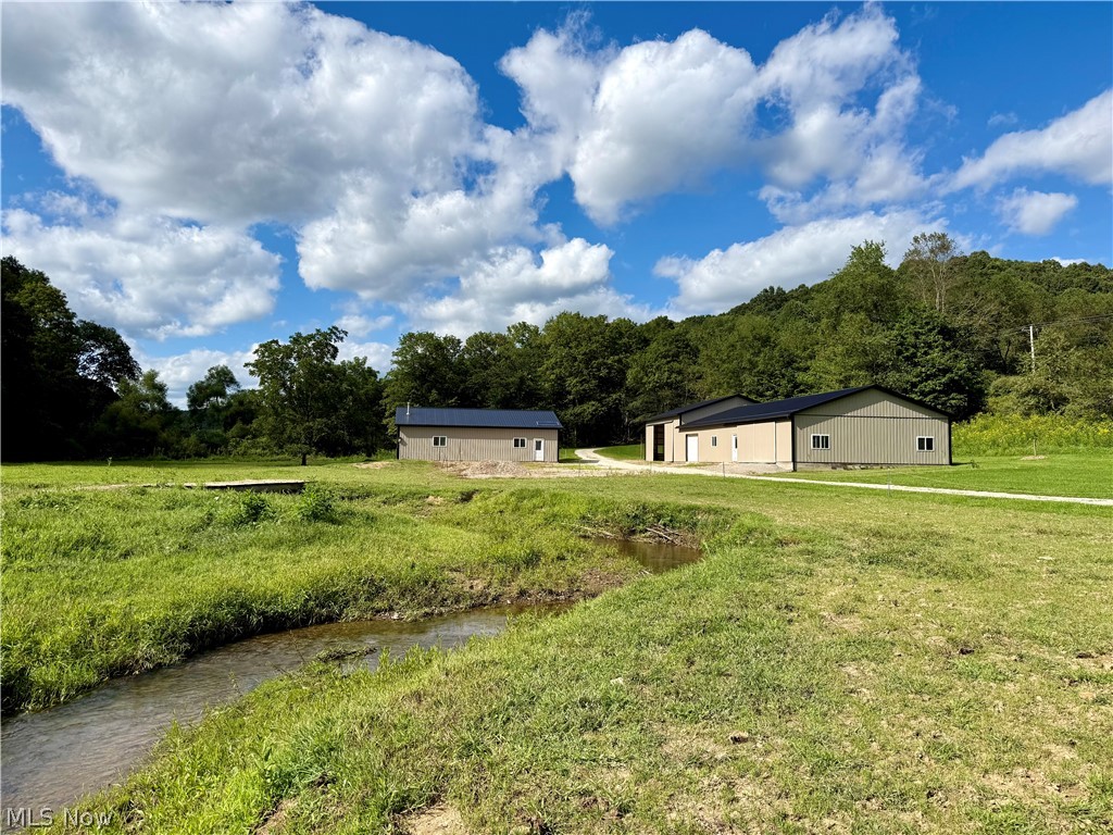 8251 Bay Road SE Carrollton OH 44615