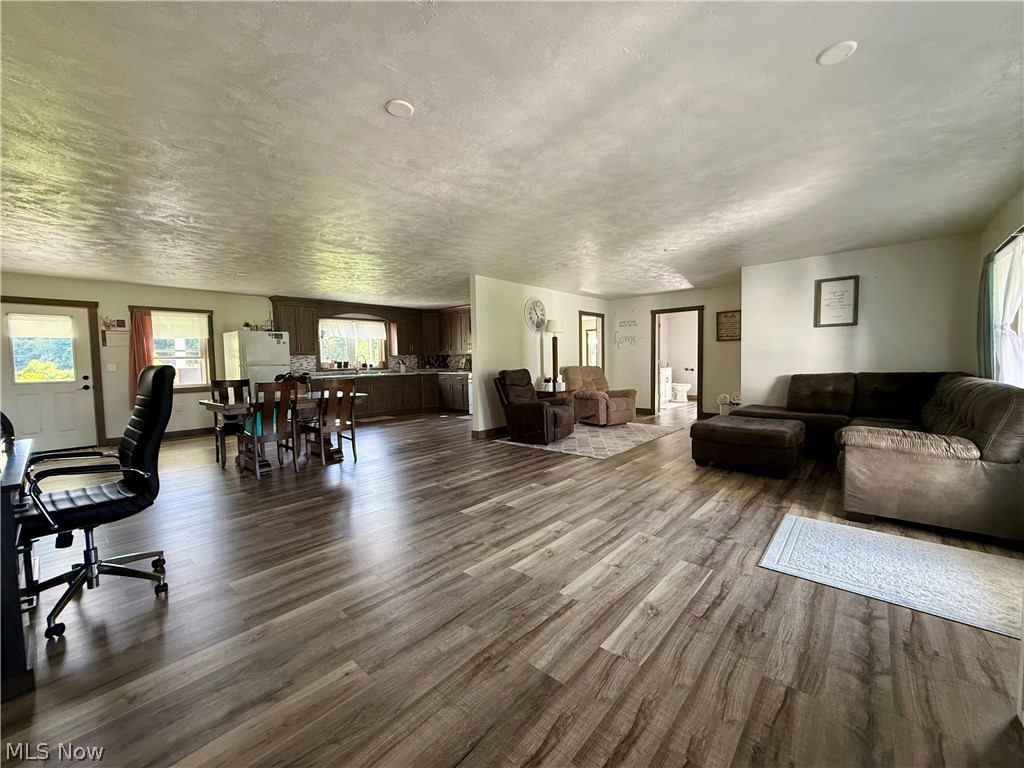 8251 Bay Road SE Carrollton OH 44615