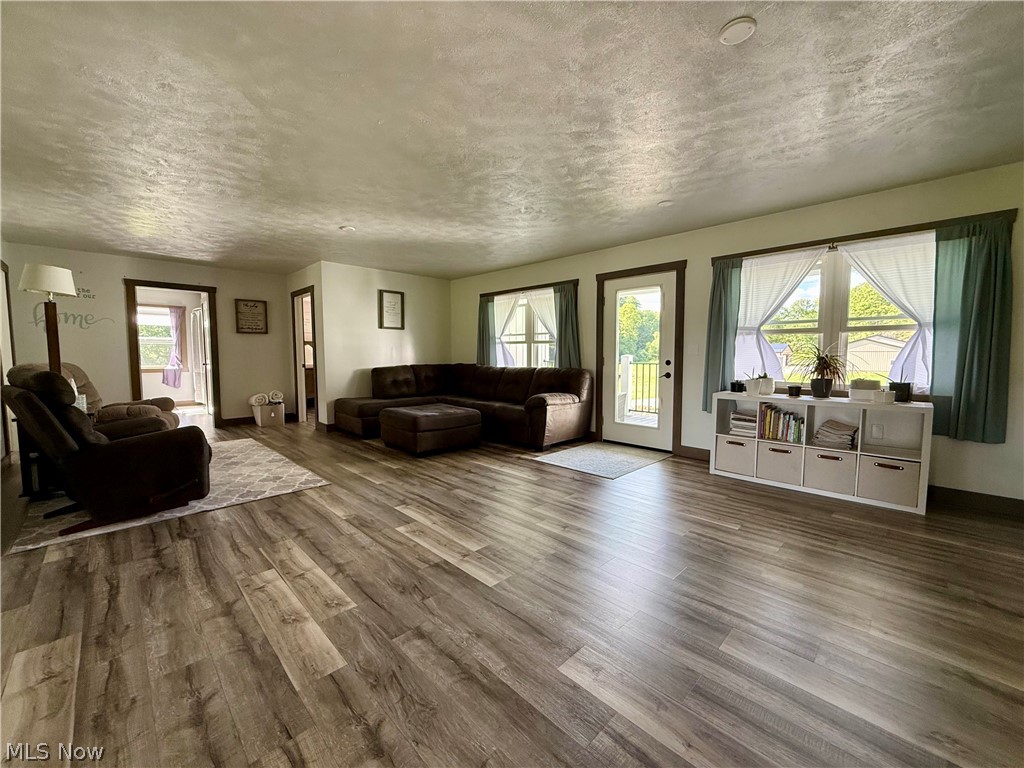 8251 Bay Road SE Carrollton OH 44615