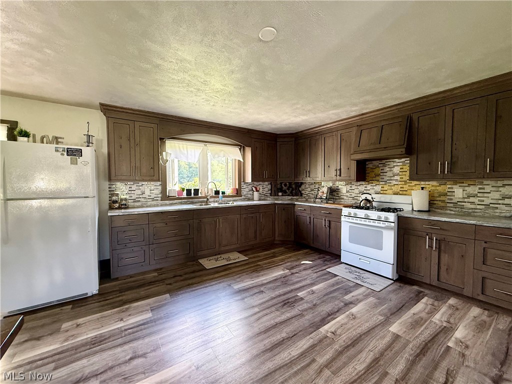 8251 Bay Road SE Carrollton OH 44615