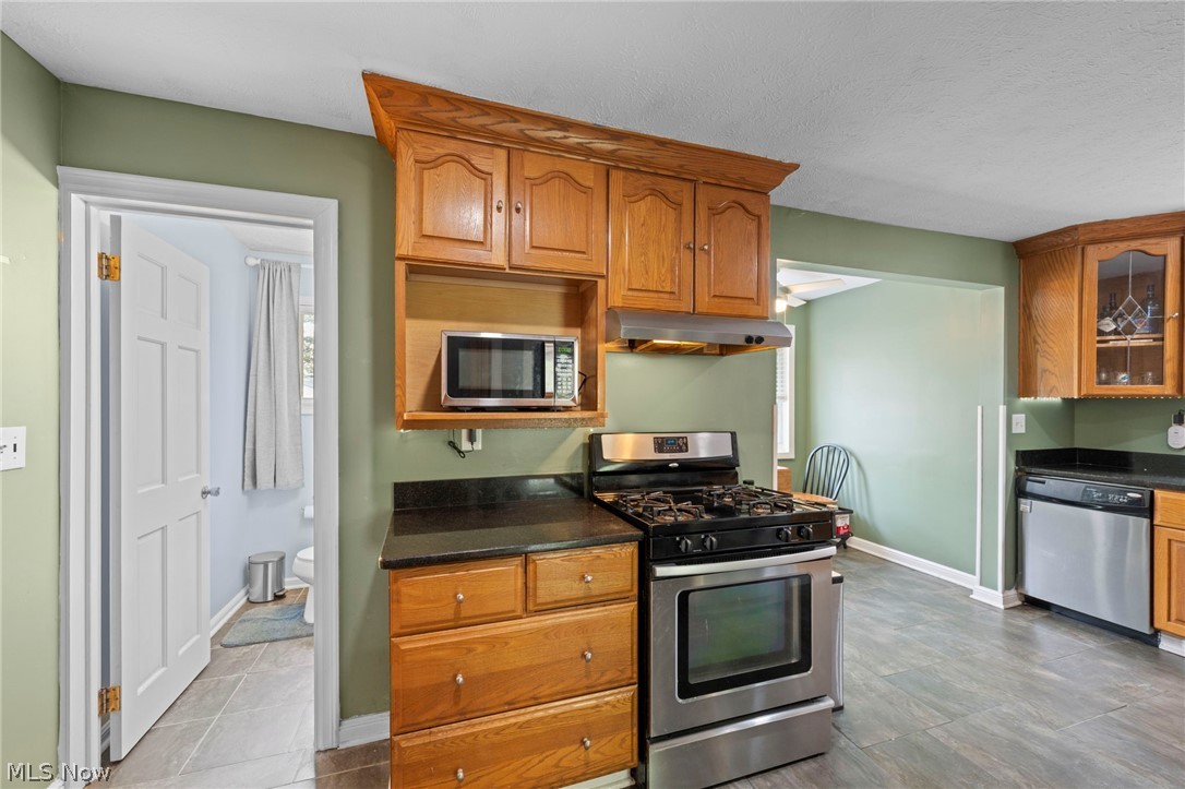 956 Englewood Road Cleveland Heights OH 44121