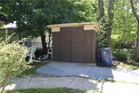 3878 Parkdale Road Cuyahoga Heights OH 44121