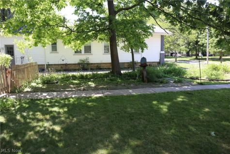 3878 Parkdale Road Cuyahoga Heights OH 44121