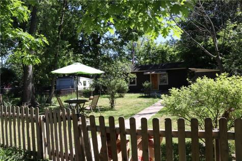 3878 Parkdale Road Cuyahoga Heights OH 44121