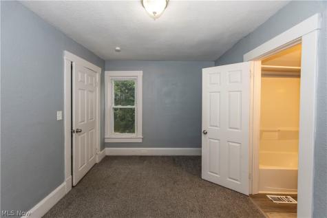 327 Schrock Place SW Canton OH 44647