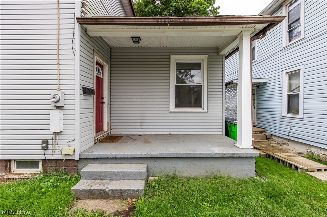 327 Schrock Place SW Canton OH 44647