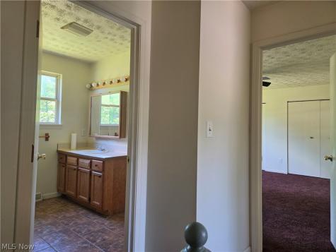 4852 Shadow Oak Drive Youngstown OH 44515