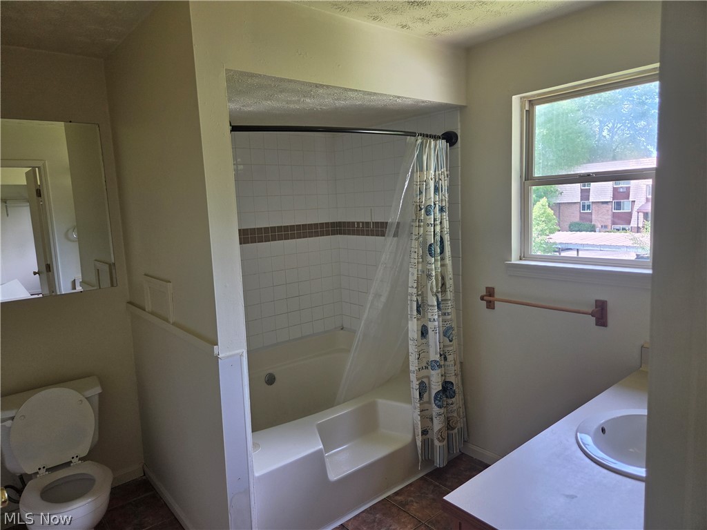 4852 Shadow Oak Drive Youngstown OH 44515