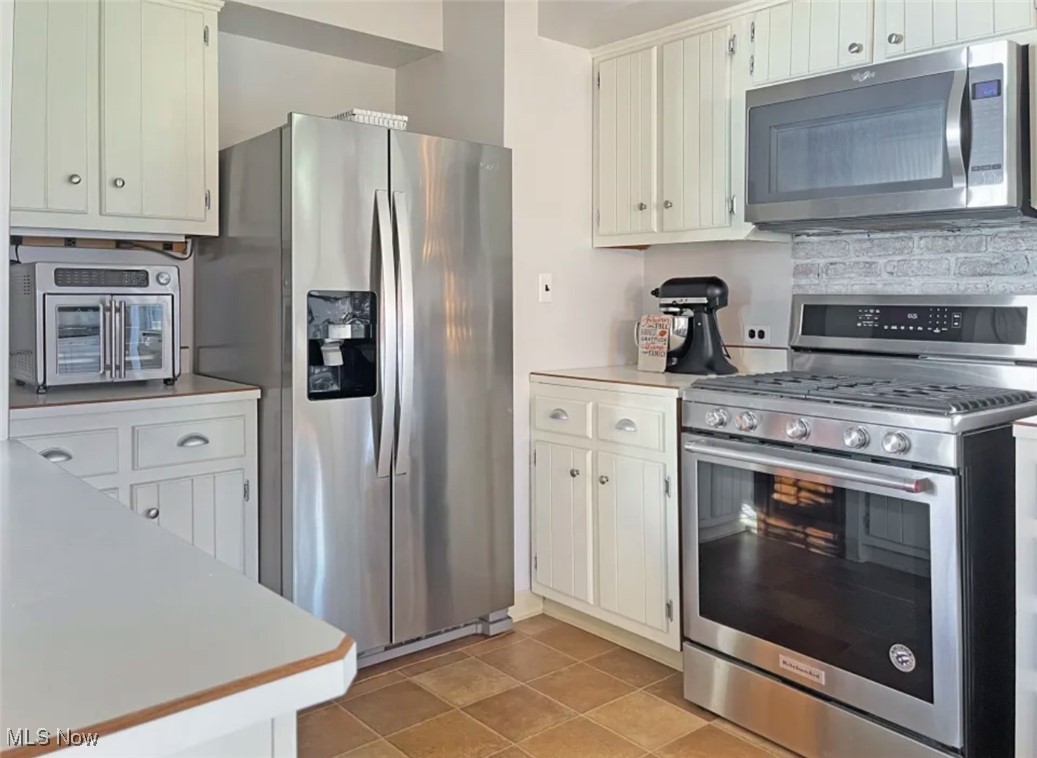 422 E 7th Street Mcdonald OH 44437