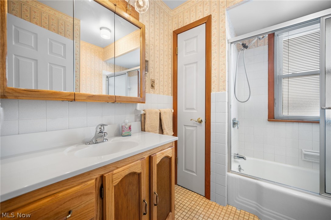 33 William Street Bedford OH 44146