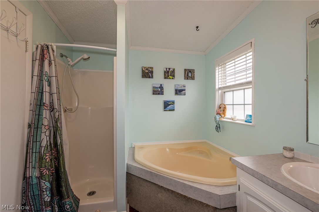 140 Luxor Lane Amherst OH 44001