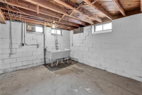 4310 E 162nd Street Cleveland OH 44128
