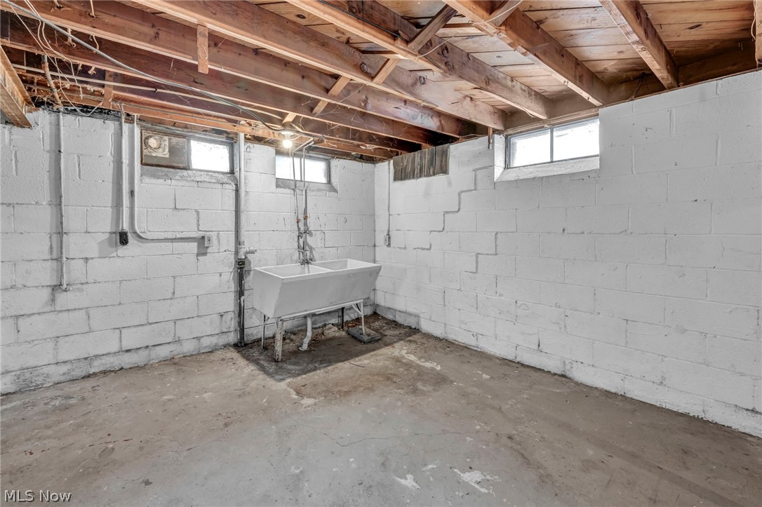 4310 E 162nd Street Cleveland OH 44128