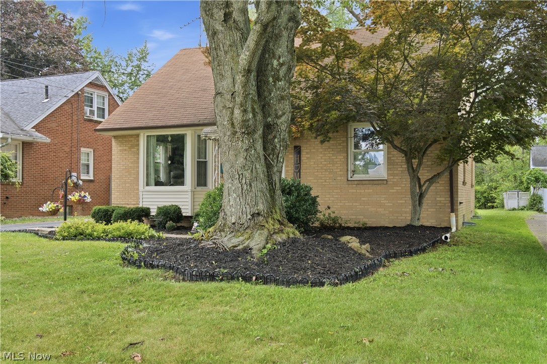 716 Eastland Avenue SE Warren OH 44484