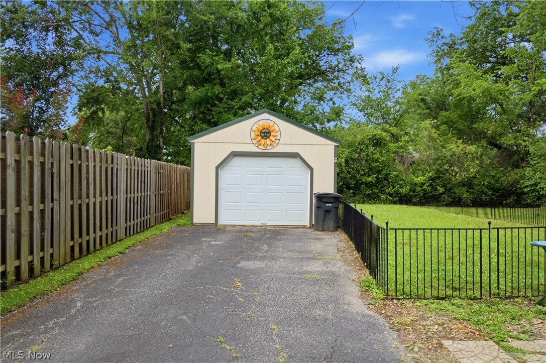 716 Eastland Avenue SE Warren OH 44484