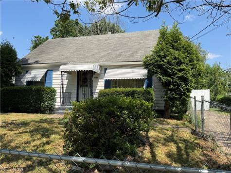 2544 Gilbert Avenue NE Canton OH 44705