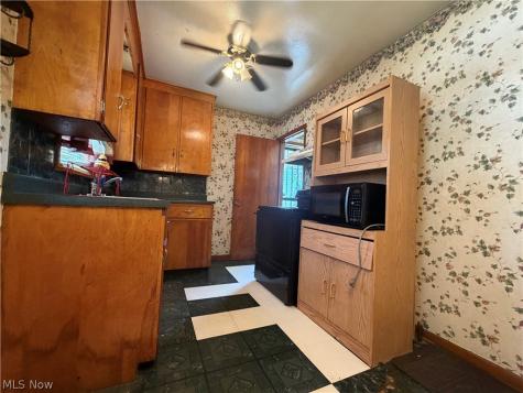2544 Gilbert Avenue NE Canton OH 44705