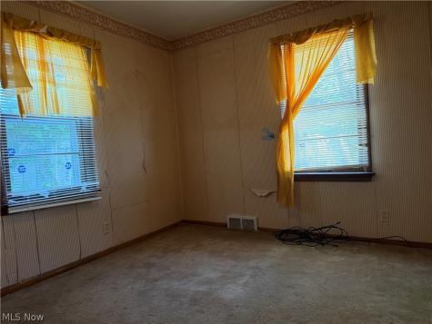 2544 Gilbert Avenue NE Canton OH 44705