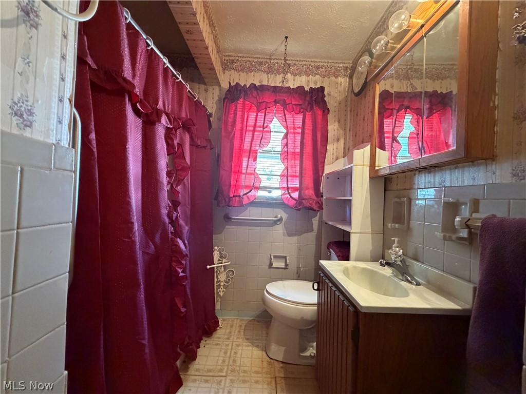 2544 Gilbert Avenue NE Canton OH 44705