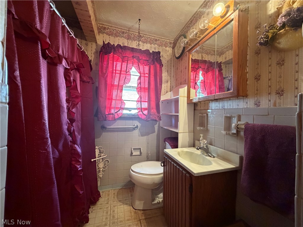 2544 Gilbert Avenue NE Canton OH 44705