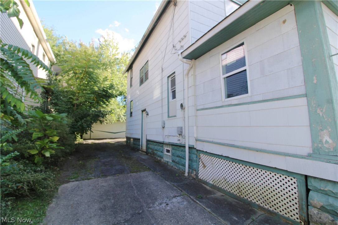 9006 Tioga Avenue Cleveland OH 44105