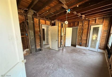 9006 Tioga Avenue Cleveland OH 44105