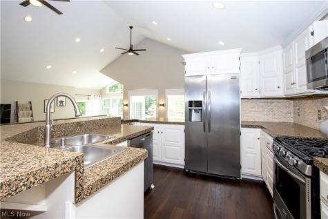 733 Phillips Road NE Massillon OH 44646