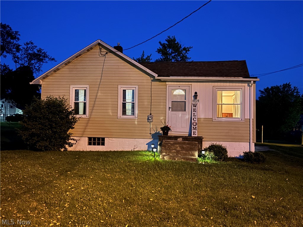 4828 Damon Avenue NW Warren OH 44483